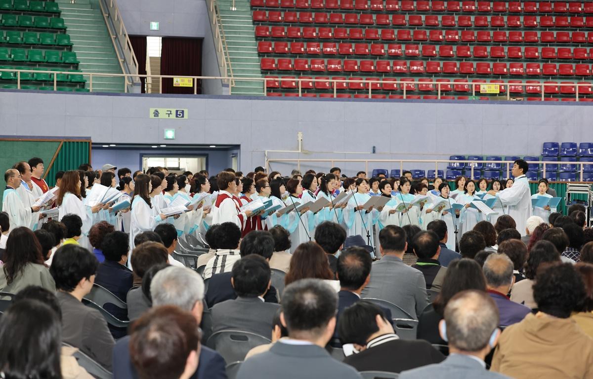 고흥군 기독교 교회연합회 제15회 부활절 연합예배 첨부이미지 : 2025.4.20 고흥군 기독교 교회연합회 제15회 부활절 연합예배 (4).JPG