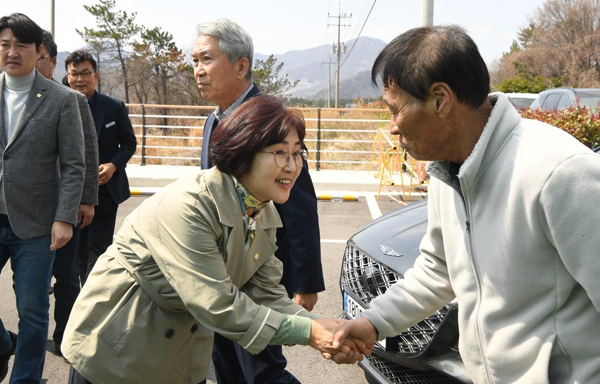 거금도 명품 비단 둘레길 조성사업 등 착 준공식 첨부이미지 : 2025.3.31 거금도 명품 비단 둘레길 조성사업 등 착 준공식 (1).JPG