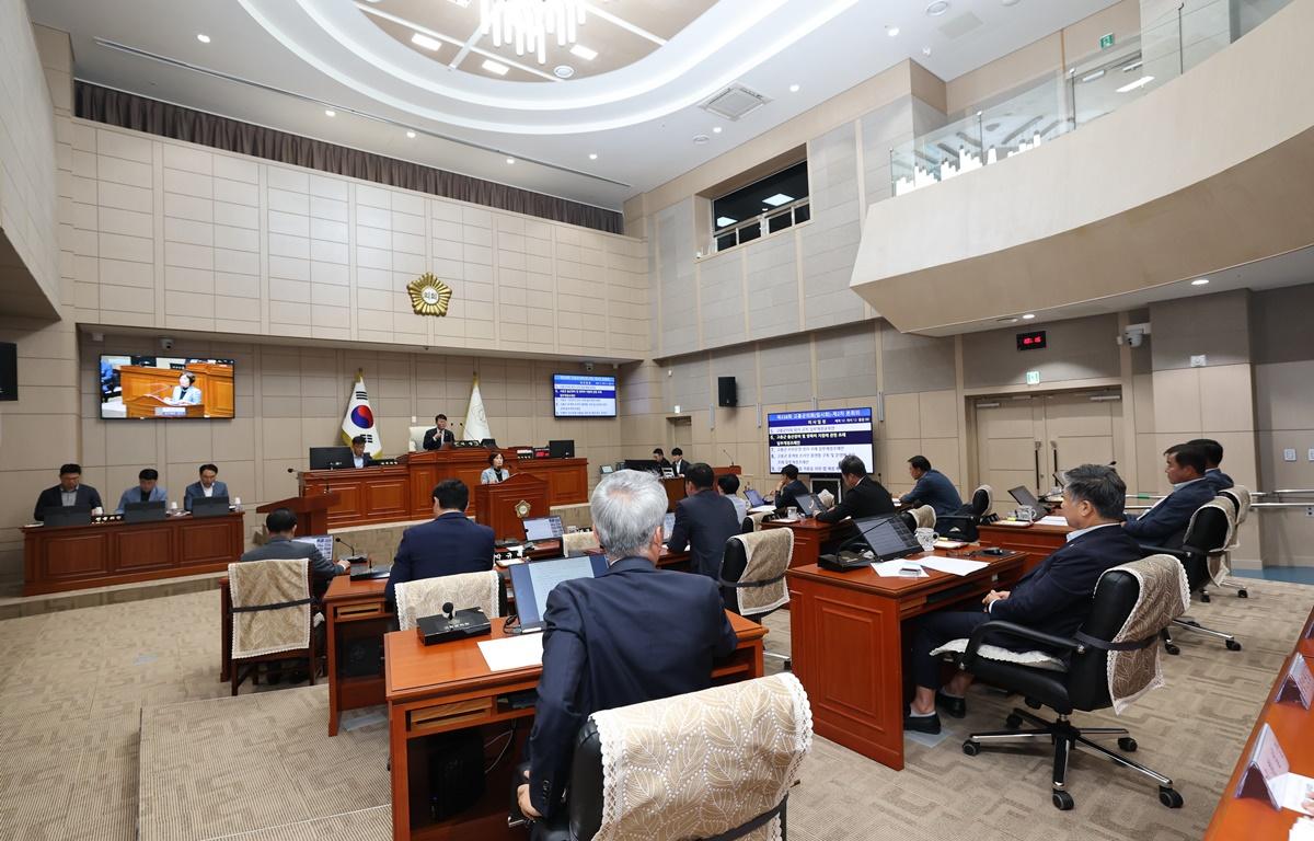 제338회 고흥군의회 임시회 제2차 본회의 첨부이미지 : 2025.7.18 제338회 고흥군의회 임시회 제2차 본회의 (10).JPG