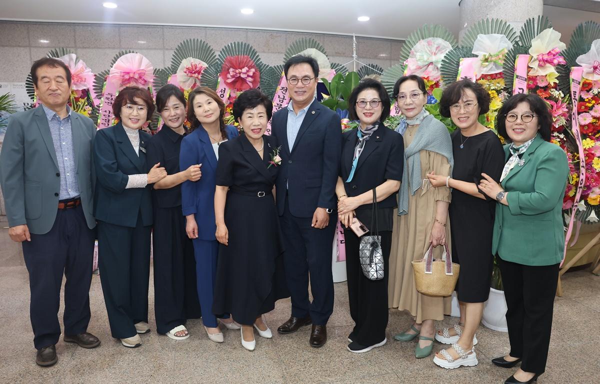 2025년 제11대 제12대 고흥 문화원장 이취임식 첨부이미지 : 2025.7.17 2025년 제11대 제12대 고흥 문화원장 이취임식 (4).JPG