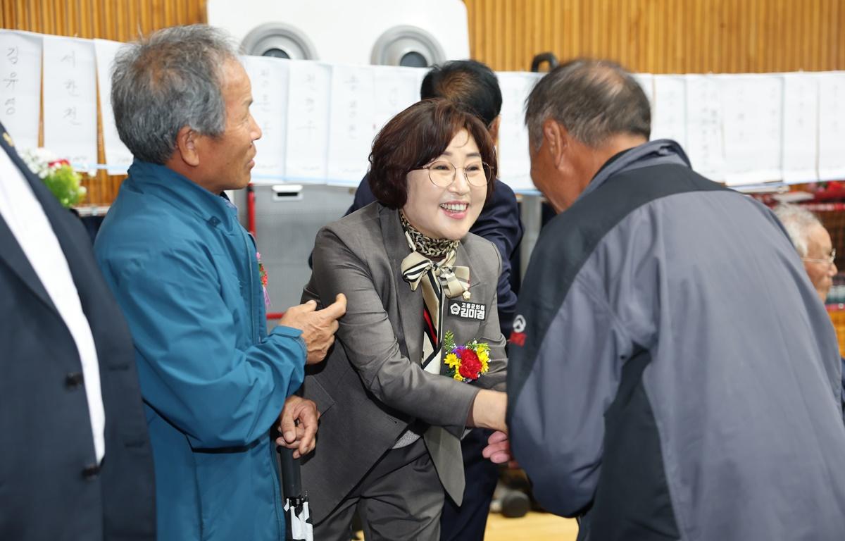 두원면 어르신 경로 위안잔치 첨부이미지 : 2025.5.9 두원면 어르신 경로 위안잔치 (5).JPG