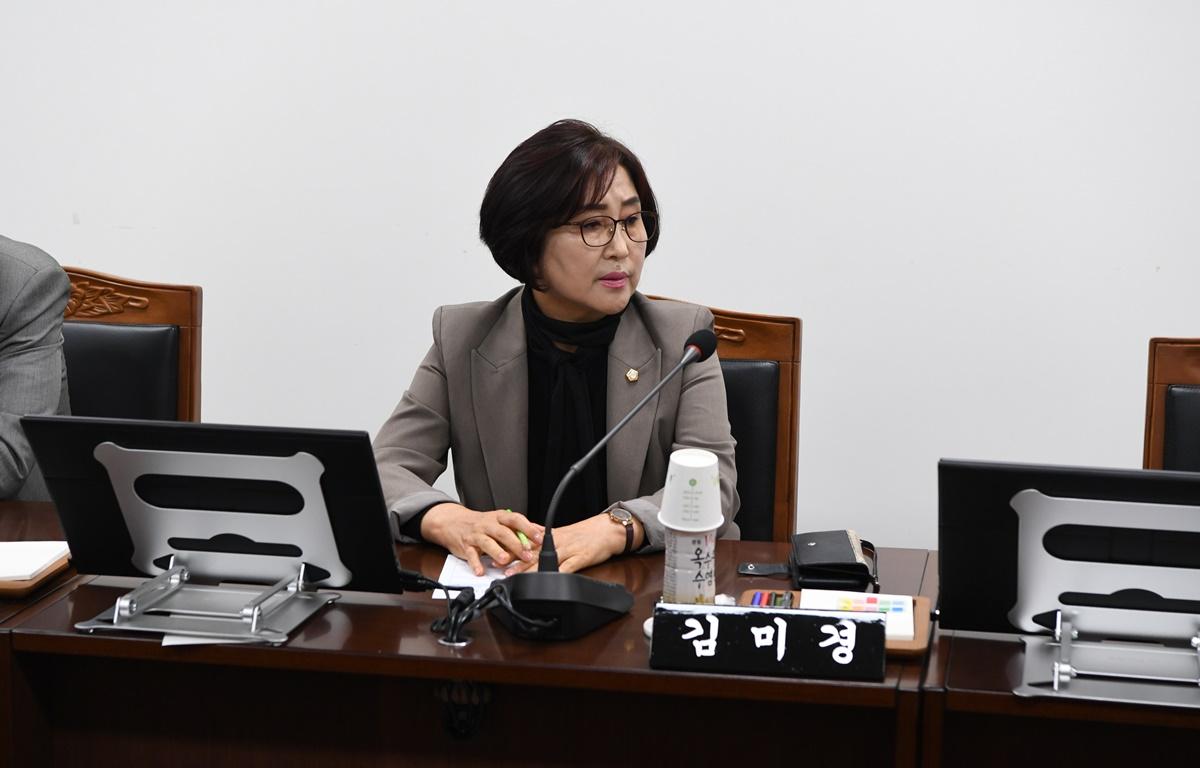 산업건설위원회 첨부이미지 : 2023.04.11 제314회 고흥군의회 임시회 조례안 심사(산건위) (8).JPG