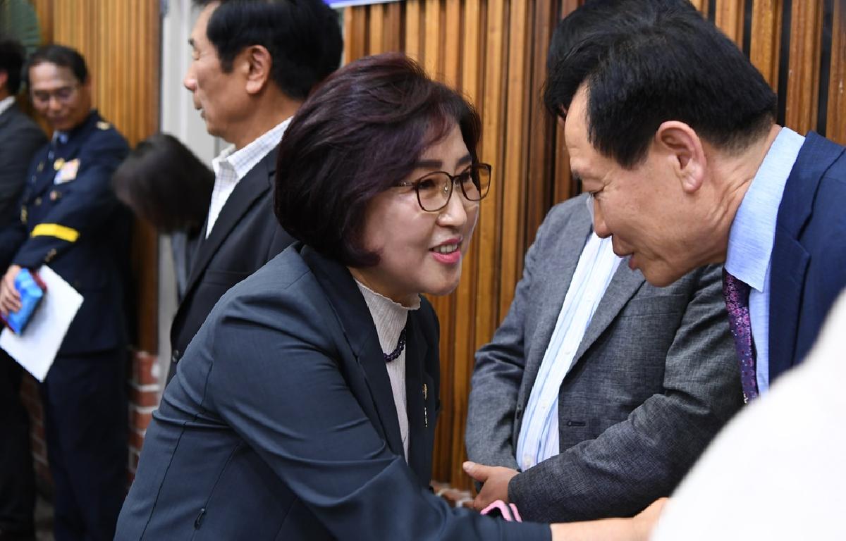 고흥군 소상공인연합회 초대회장 취임식 및 발대식 첨부이미지 : 2023.05.16 고흥군 소상공인연합회 초대회장 취임식 및 발대식 (7).JPG