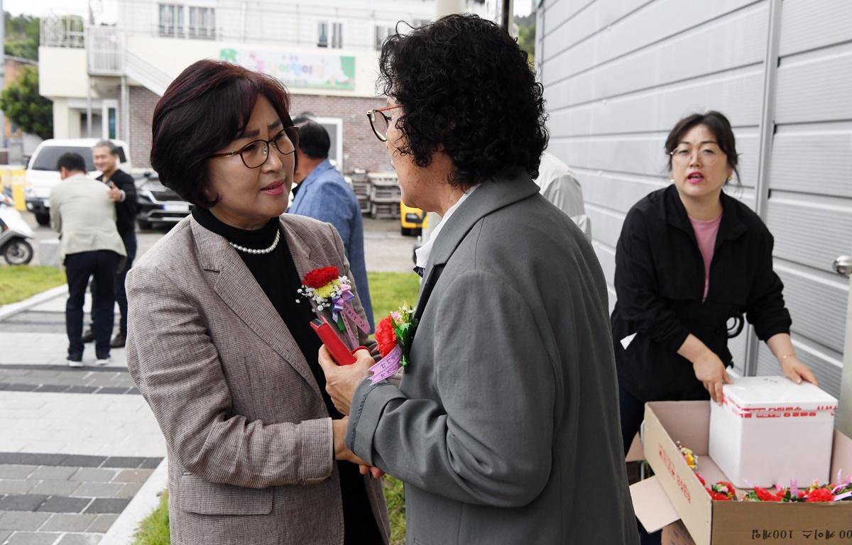 풍남항 정비공사 준공식 및 어버이날 경로잔치 첨부이미지 : 2023.05.06 풍남항 정비공사 준공식 및 어버이날 경로잔치 (25).JPG