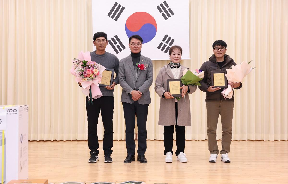 (사)한국수산업경영인 고흥군연합회 한마음대회 첨부이미지 : 2025.12.22 (사)한국수산업경영인 고흥군연합회 한마음대회 (6).JPG
