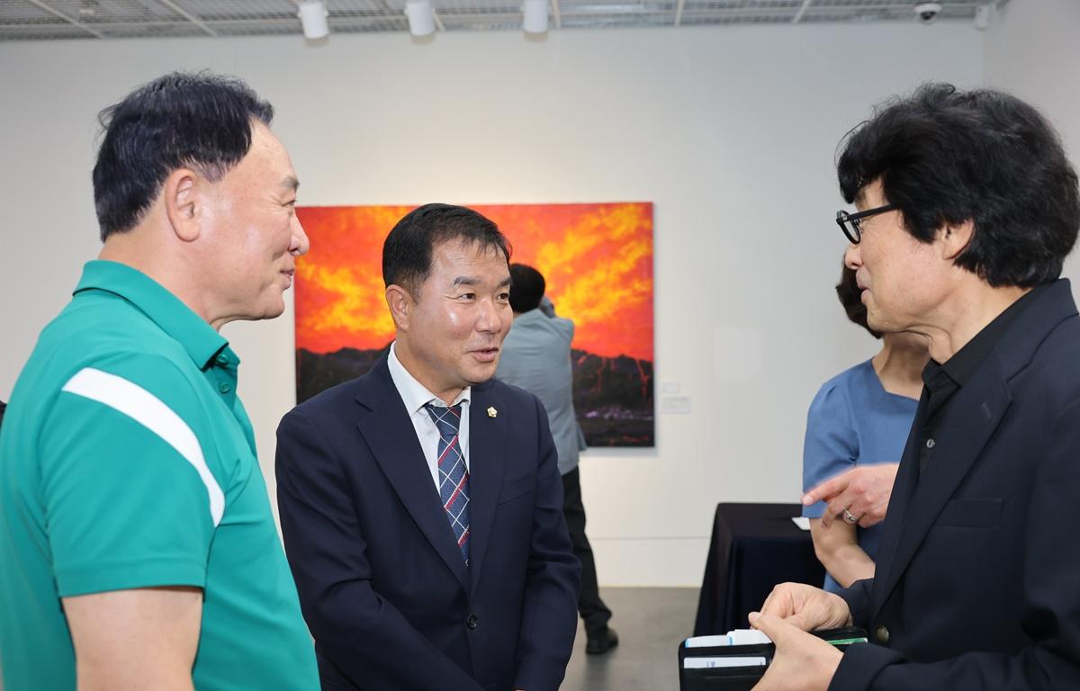 송필용 화백 초대전 [물의 연대기] 개막식 첨부이미지 : 2026.7.7 송필용 화백 초대전 [물의 연대기] 개막식 (6).JPG