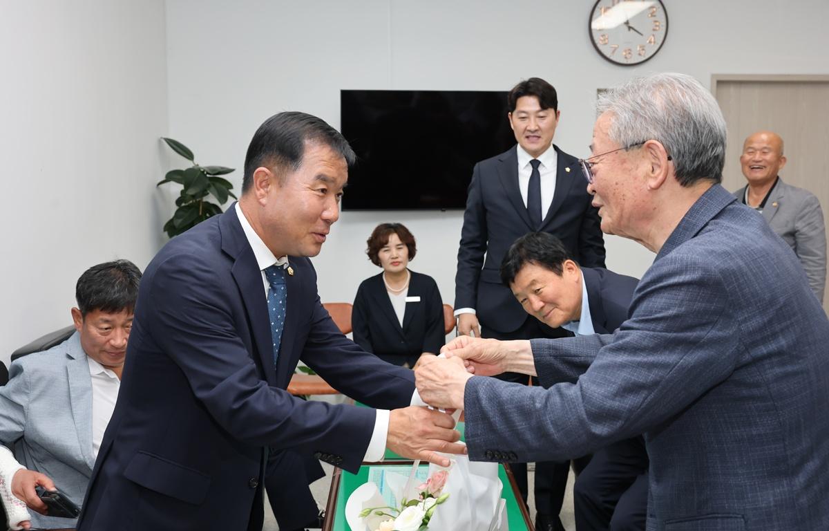 제10대 고흥군의회 전반기 의장단 및 상임위원회 기관 방문 첨부이미지 : 2026.7.3 제10대 고흥군의회 전반기 의장단 및 상임위원회 기관 방문(의원) (7).JPG