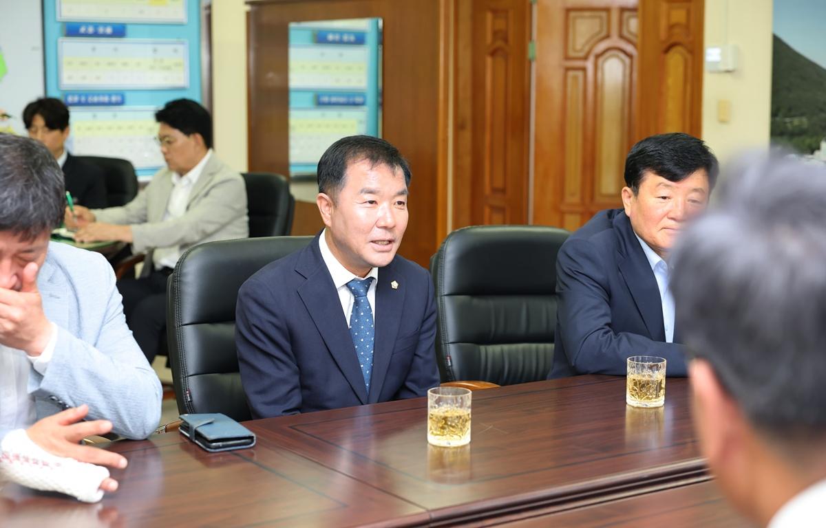 제10대 고흥군의회 전반기 의장단 및 상임위원회 기관 방문 첨부이미지 : 2026.7.3 제10대 고흥군의회 전반기 의장단 및 상임위원회 기관 방문(의원) (1).JPG