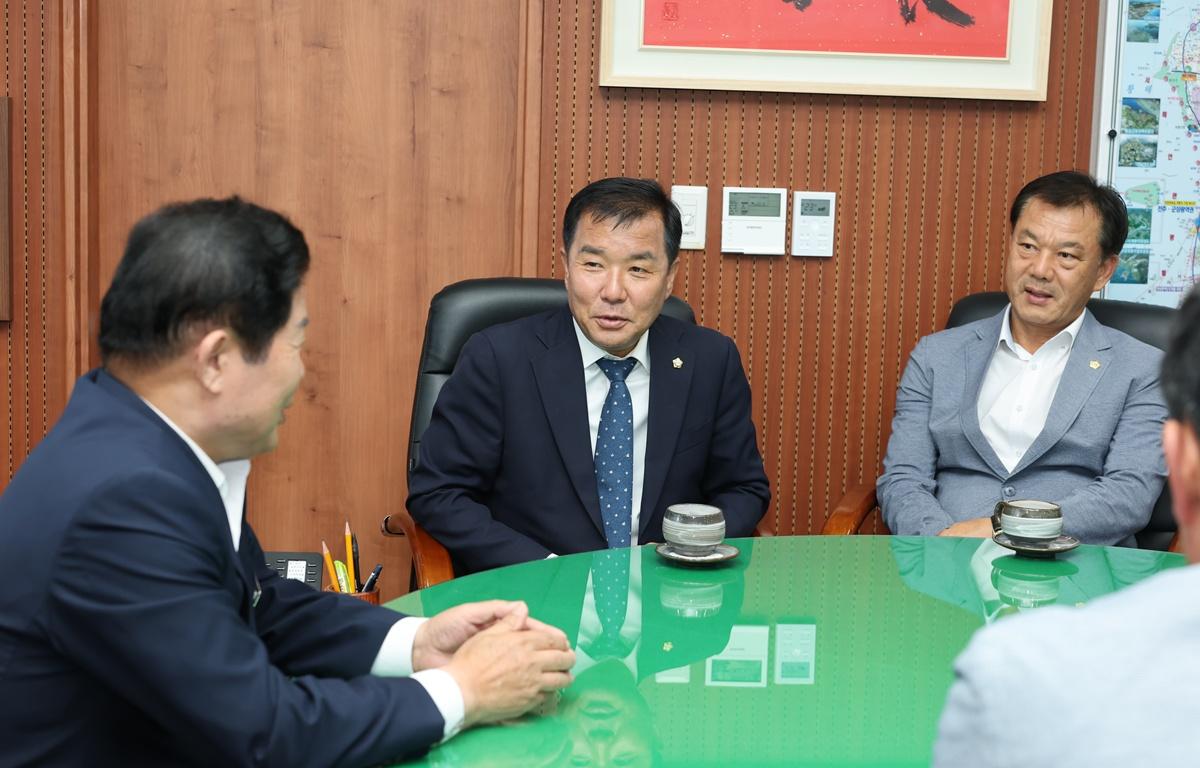 제10대 고흥군의회 전반기 의장단 및 상임위원회 기관 방문 첨부이미지 : 2026.7.3 제10대 고흥군의회 전반기 의장단 및 상임위원회 기관 방문(의원) (4).JPG