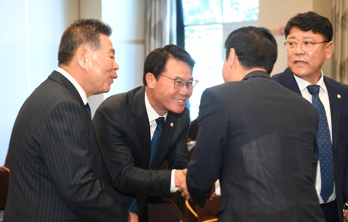 전남 시 군의회 의장협의회 월례회의(여수시) 첨부이미지 : 2024.7.31 전남 시 군의회 의장협의회 월례회의(여수시) (2).JPG