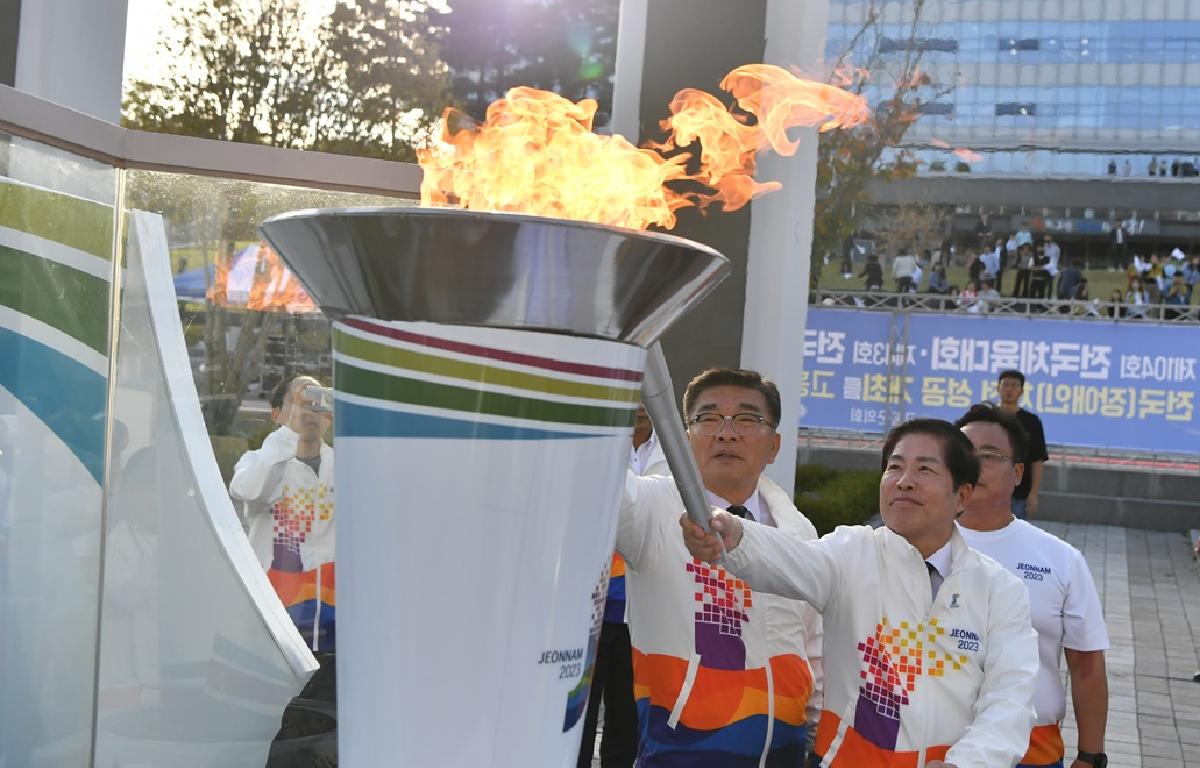 전국(장애인)체전 성화봉송 첨부이미지 : 2023.10.12 전국(장애인)체전 성화봉송 (250).JPG