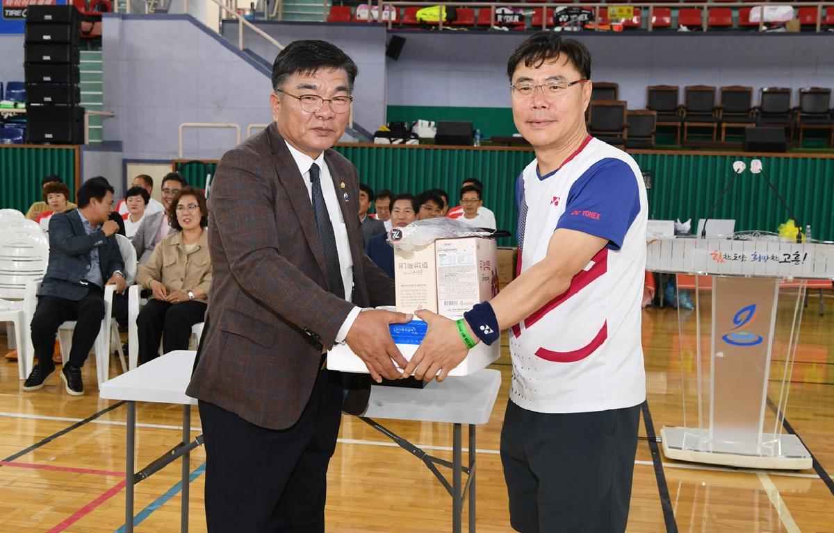 제19회 고흥우주항공배 전남 배드민턴 대회 첨부이미지 : 2023.05.27 제19회 고흥우주항공배 전남 배드민턴 대회 (26).JPG