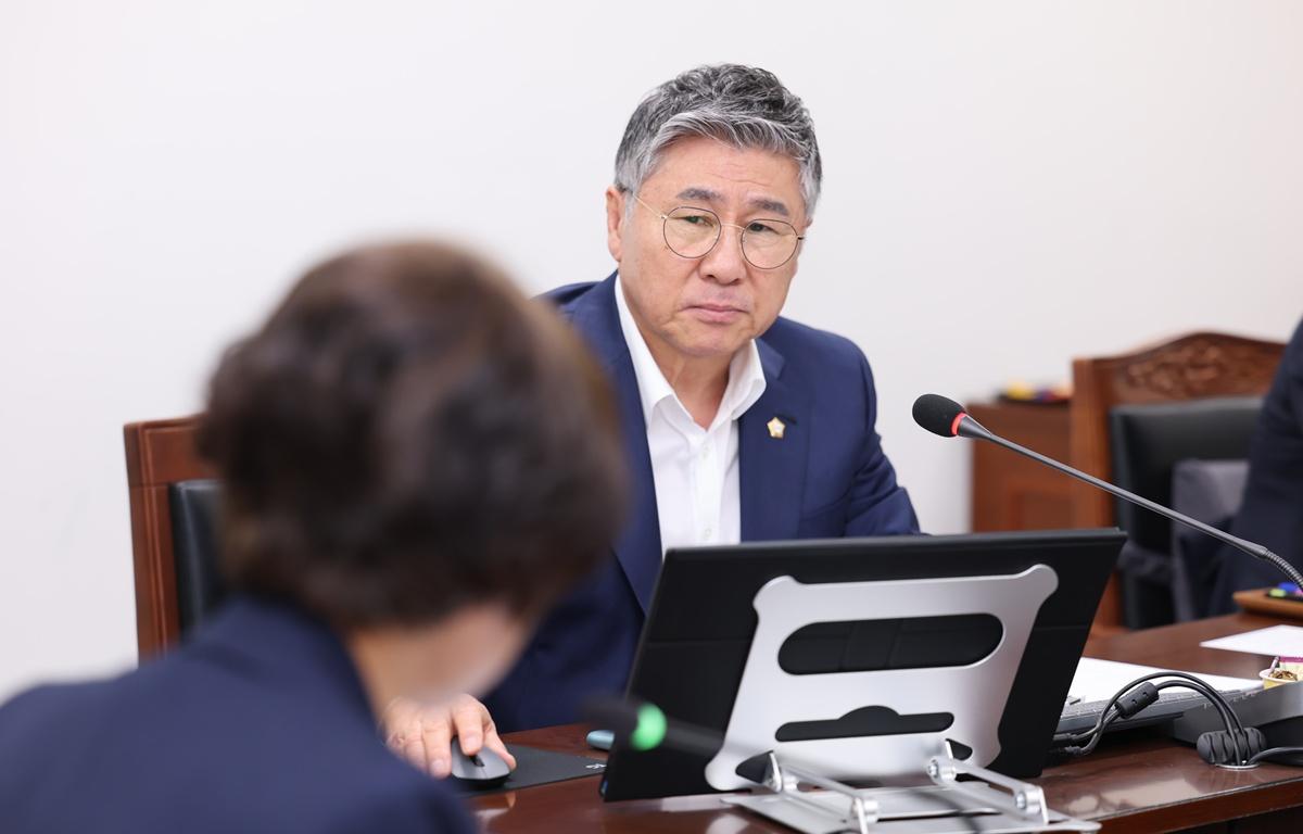 제344회 고흥군의회 임시회 제1차 행정자치위원회 첨부이미지 : 2026.3.16 제344회 고흥군의회 임시회 제1차 행정자치위원회 (7).JPG