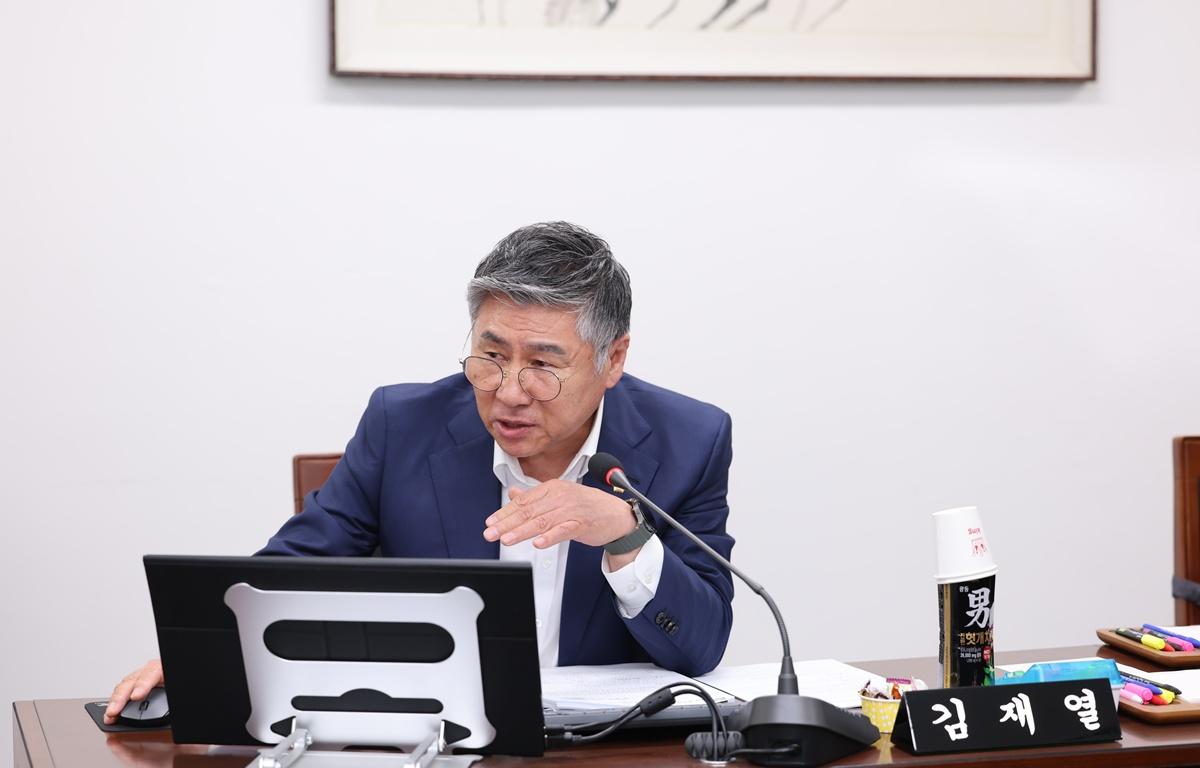 제344회 고흥군의회 임시회 제1차 행정자치위원회 첨부이미지 : 2026.3.16 제344회 고흥군의회 임시회 제1차 행정자치위원회 (6).JPG