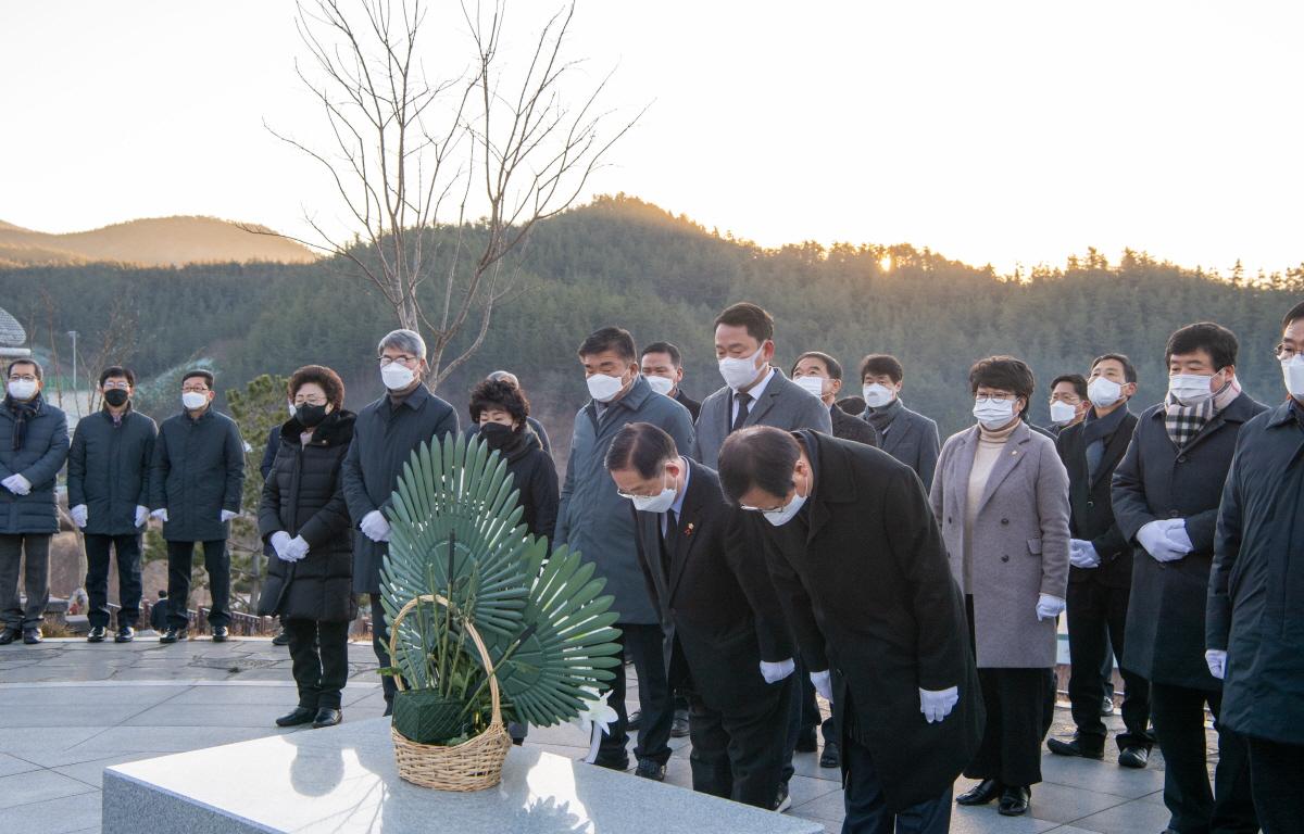  신년 현충탑 참배 첨부이미지 : 2022.01.03 신년 현충탑 참배 (50).jpg