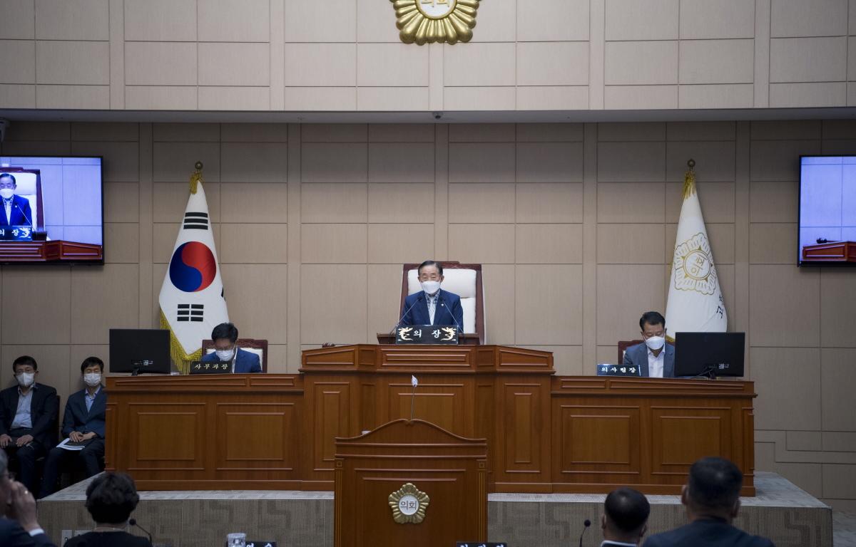 제299회 고흥군의회 임시회 제8차 본회의 첨부이미지 : 2021.07.22 제299회 고흥군의회 임시회 8차 본회의 (1).JPG