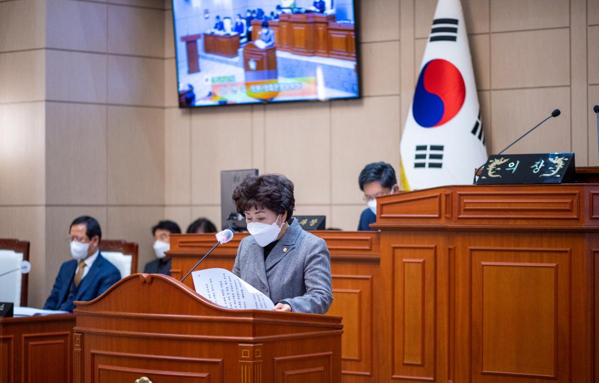  제302회 고흥군의회 제2차 정례회 11차 본회의(폐회)  첨부이미지 : 2021.12.17 제302회 고흥군의회 제2차 정례회 11차 본회의(폐회) (18).jpg