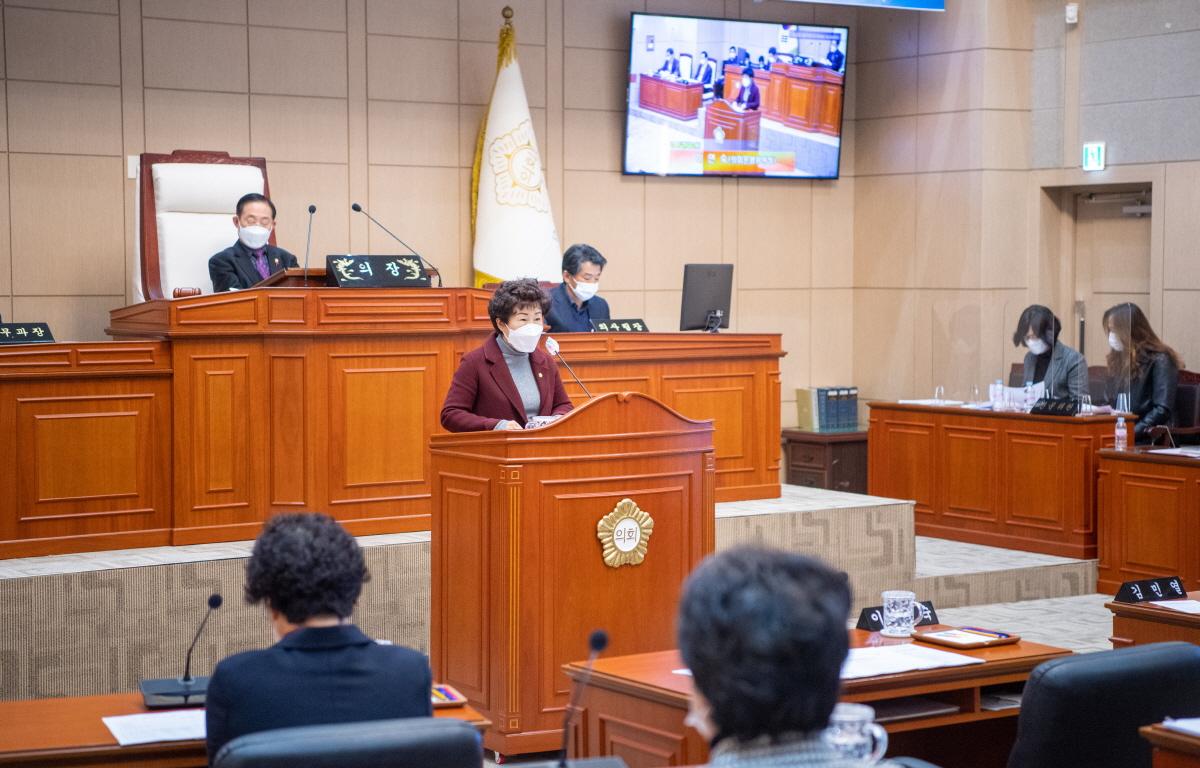 제302회 고흥군의회 제2차 정례회 제10차 본회의 첨부이미지 : 2021.12.10 제302회 고흥군의회 제2차 정례회 제10차 본회의 (10).jpg