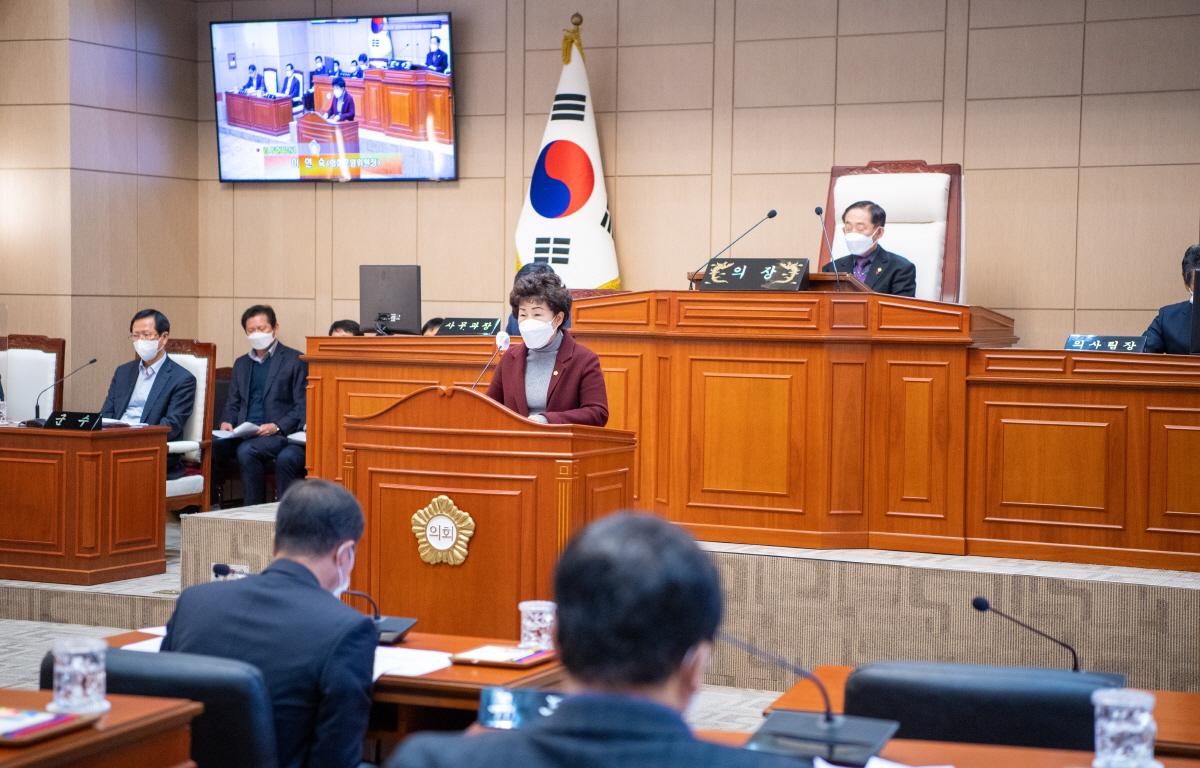 제302회 고흥군의회 제2차 정례회 제10차 본회의 첨부이미지 : 2021.12.10 제302회 고흥군의회 제2차 정례회 제10차 본회의 (5).jpg