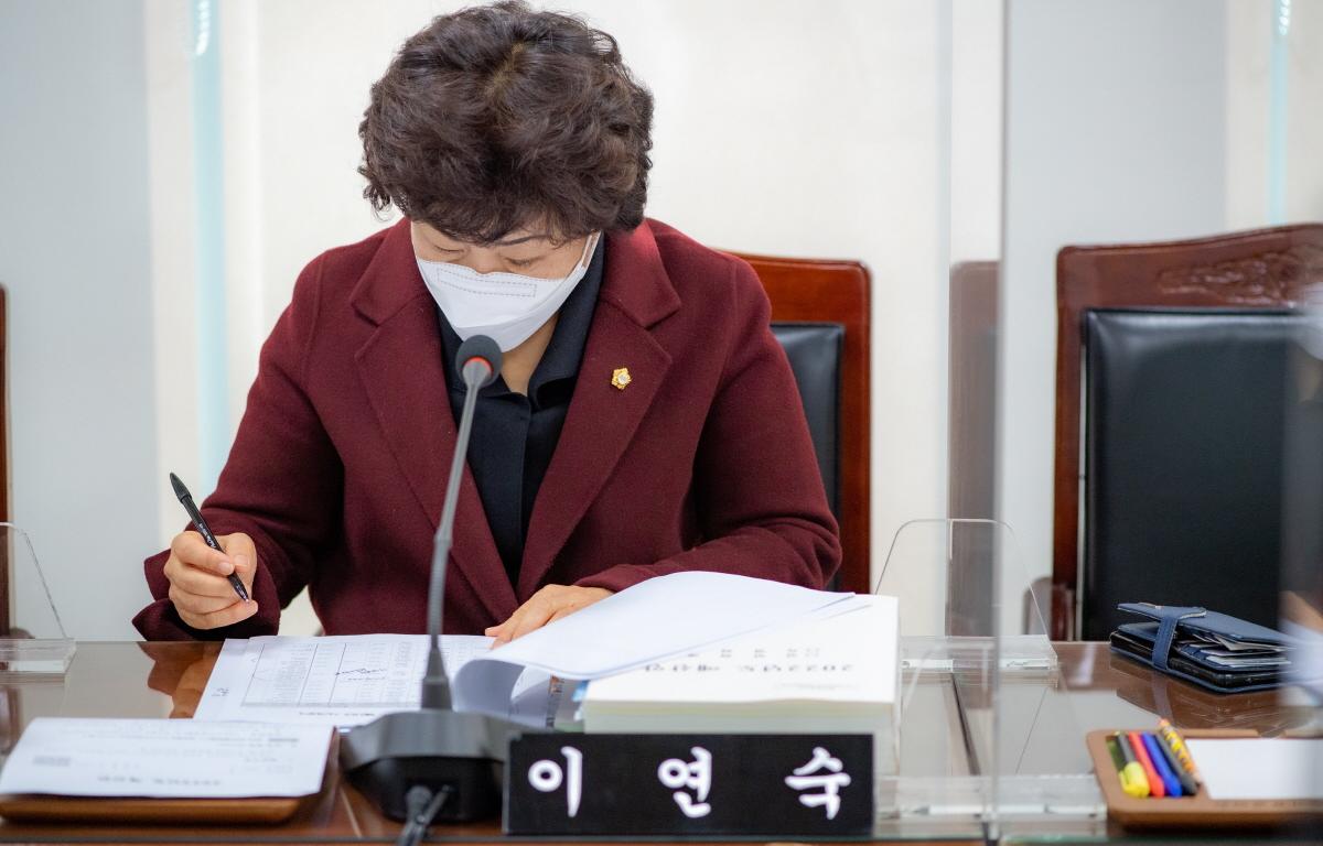 제302회 고흥군의회 제2차 정례회 제1차 예산결산위원회  첨부이미지 : 2021.12.08제302회 고흥군의회 제2차 정례회 제1차 예산결산위원회 (28).jpg