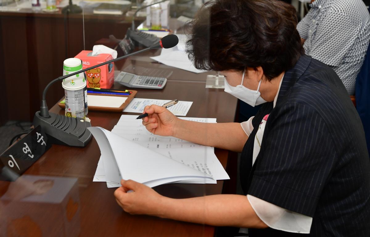 제298회 제1차 정례회 제1차 행정자치위원회 첨부이미지 : 제298회 제1차 정례회 제1차 행정자치위원회 (26).JPG