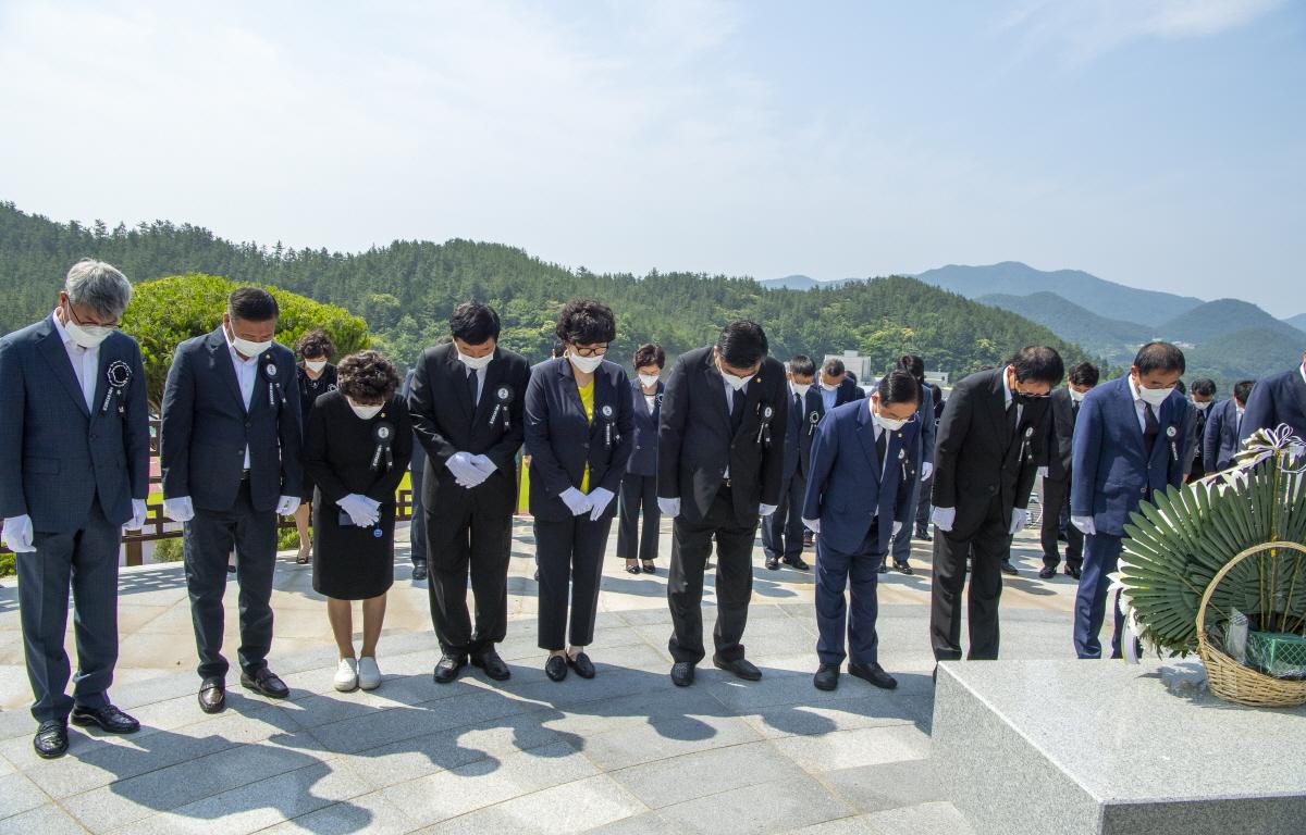 제66회 현충일 추념행사 첨부이미지 : 2021.06.06 제66회 현충일 추념행사 (22)_web.jpg