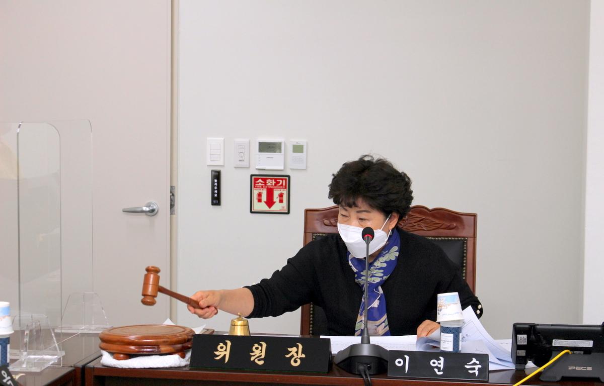 제296회 고흥군의회 임시회 제2회 의회운영위원회 첨부이미지 : 2021.04.30 의회운영위원회 (13).JPG