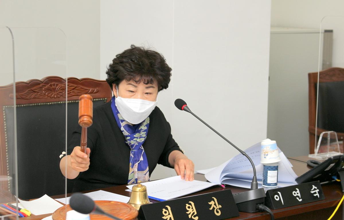 제296회 고흥군의회 임시회 제2회 의회운영위원회 첨부이미지 : 2021.04.30 의회운영위원회 (8).JPG